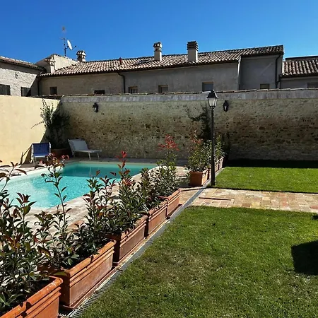 House In A Village With Swimming Pool Ferienhaus Pesaro